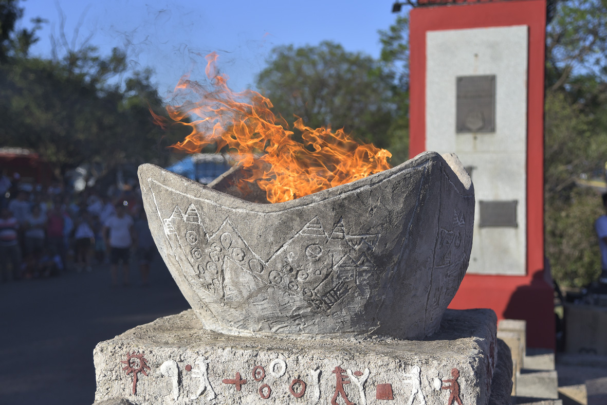 El fuego del monumento al jinete comenzará a arder dando inicio a la competencia y a las 10 noches de color y coraje. 